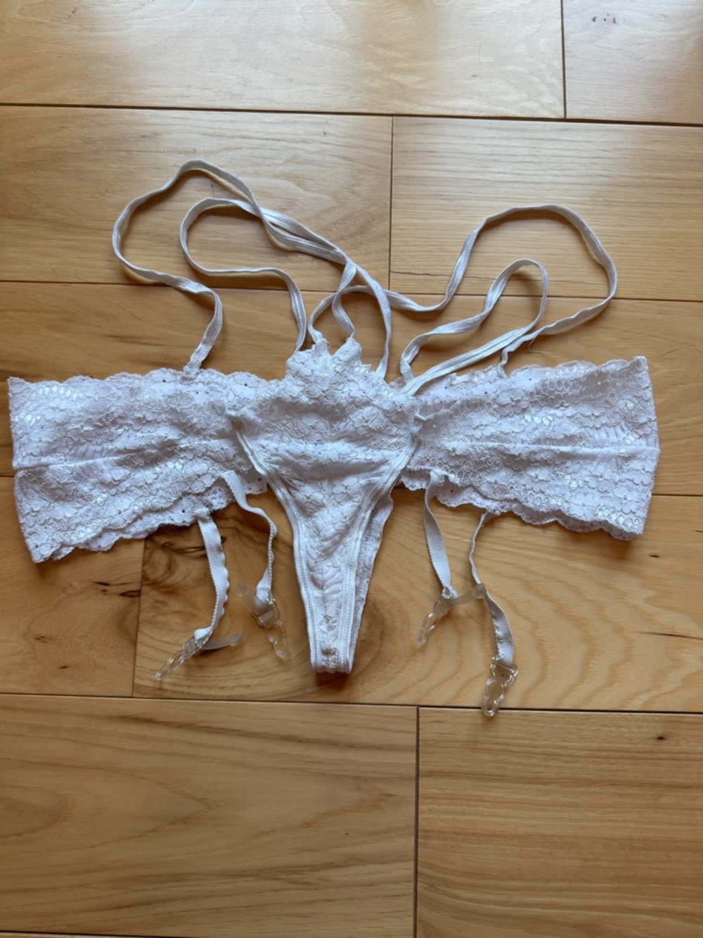 Strappy thong garter